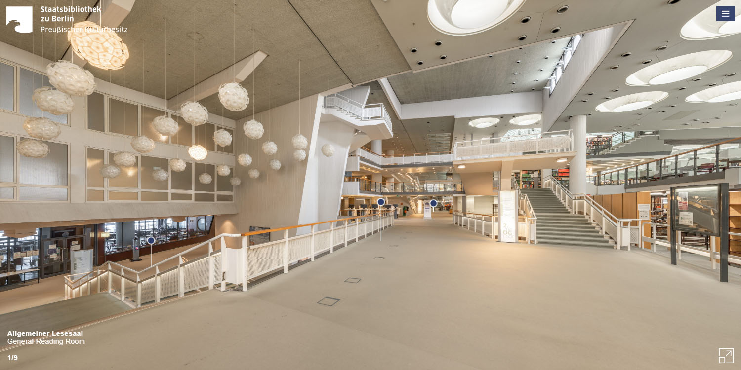 Lesesaal einer Bibliothek mit Bedienoberfläche eines 360° Rundgangs